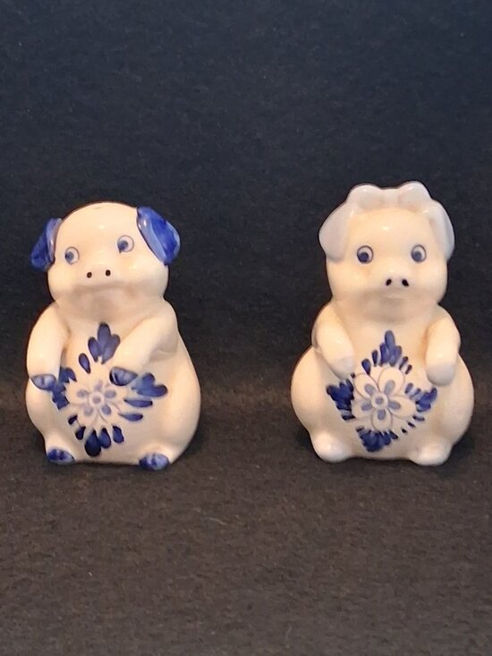 Delfts Blauw Other - Vintage (1960s - 1980s) Delft Blue Pig Salt & Pepper Shakers Windmill Floral Set